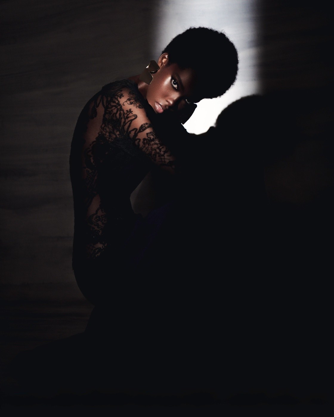 Editorial de moda con luz nocturna